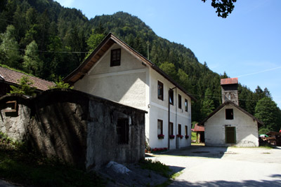 Einige erhaltene Gebäude des Bergwerks Großkogl