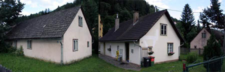 Die erhaltenen Häuser der Porsche - Siedlung, östlich von Gmünd