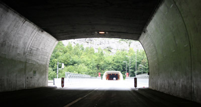 Ausfahrt Hiefler Tunnel, Salzach-Brücke und Einfahrt in den 1.320 bzw. 1.384 Meter langen 
	Ofenauer Tunnel
